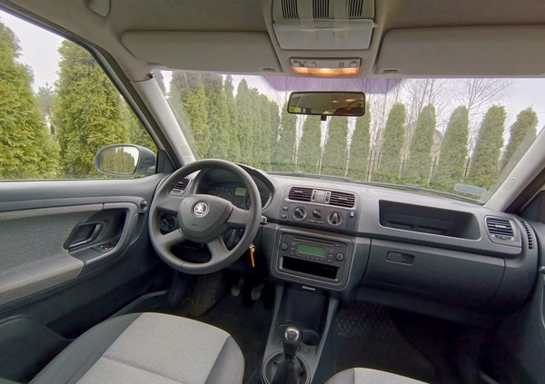 Skoda Fabia cena 8999 przebieg: 283000, rok produkcji 2013 z Wołów małe 106